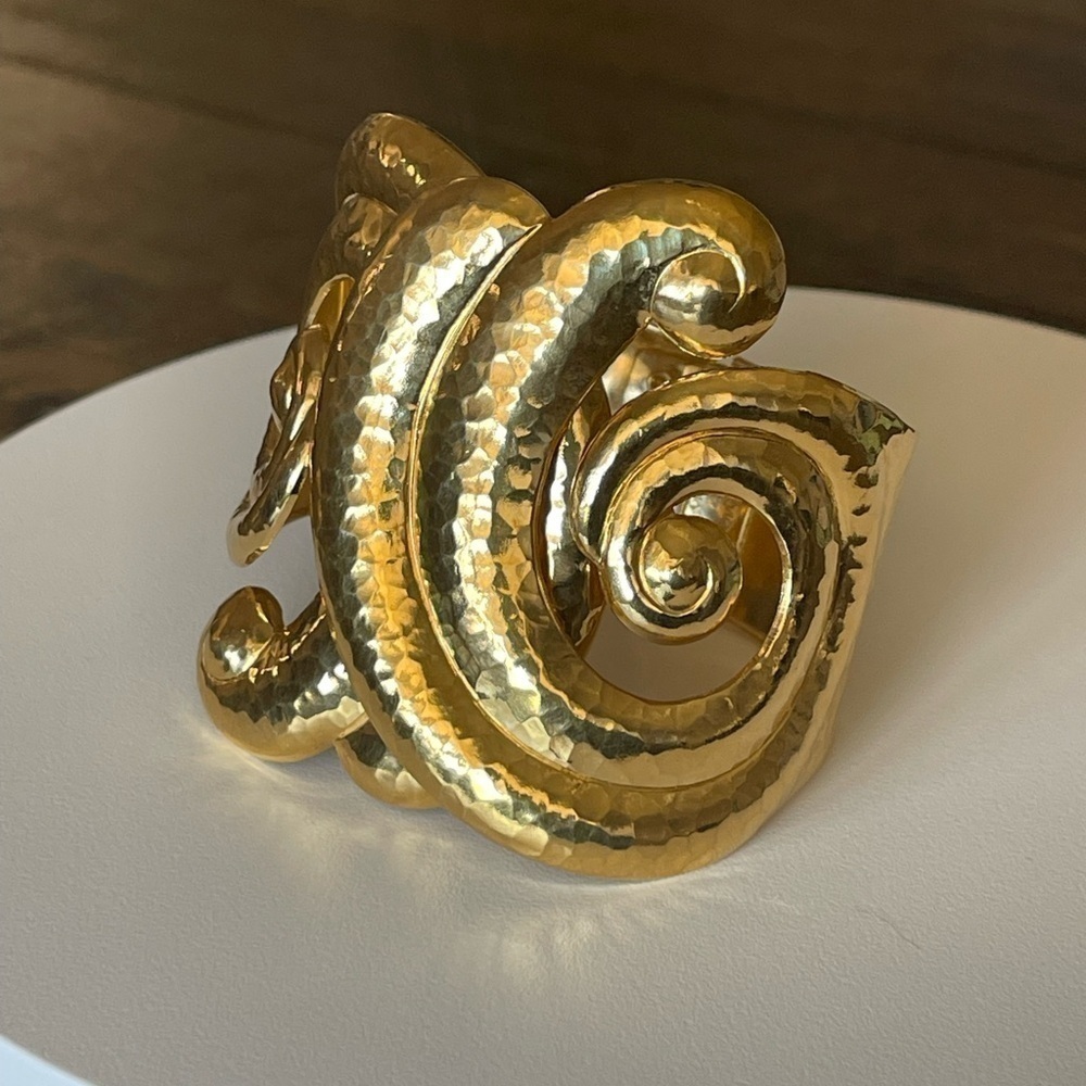 Vintage Avon Barrera clamp claps bracelet gold tone